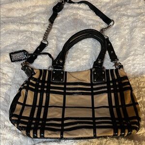 Elegant Black and Tan Plaid Shoulder Bag